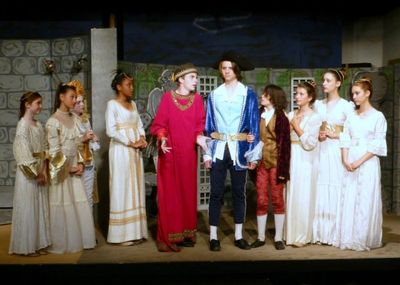 Canard (Trevor Hart, in red), King Confort (Osric Holt) and Ladies in Waiting (from l Photo