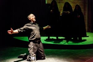 Philip Lehl as Macbeth. @ BroadwayWorld Philip Lehl as Macbeth. Photo