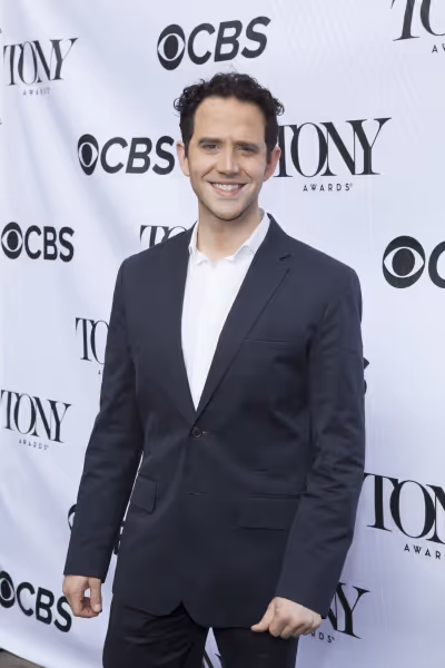 Santino Fontana
 Photo