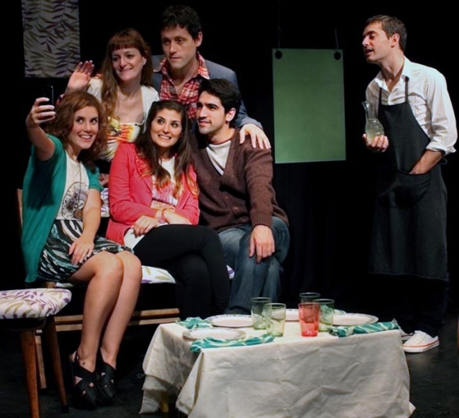 Photo Flash: ALMUERZO EN LA PURA at Teatro La Galer Image