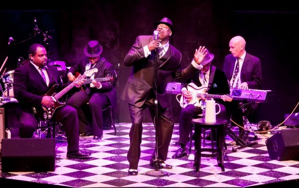 Rick Stone (HowlinÃ¢â‚¬â„¢ Wolf) and the band Photo