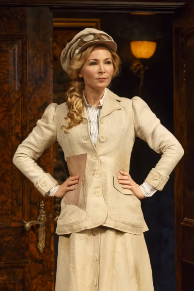 Jennifer Westfeldt as Phyllida Spotte-Hume Photo