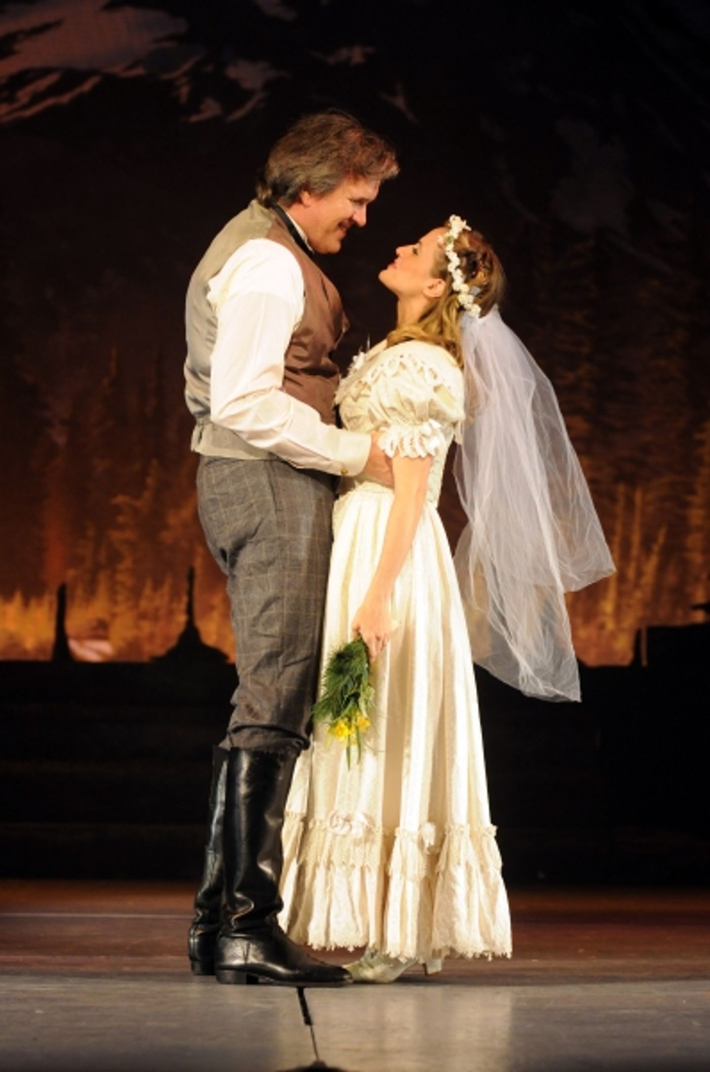 Photo Flash: First Look at Mamie Parris, George Dvorsky and More in Pittsburgh CLO's SEVEN BRIDES FOR SEVEN BROTHERS  Image