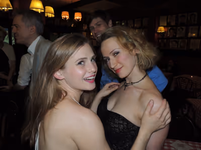 CAROLINE KAPLAN, VICTORIA MACK Photo