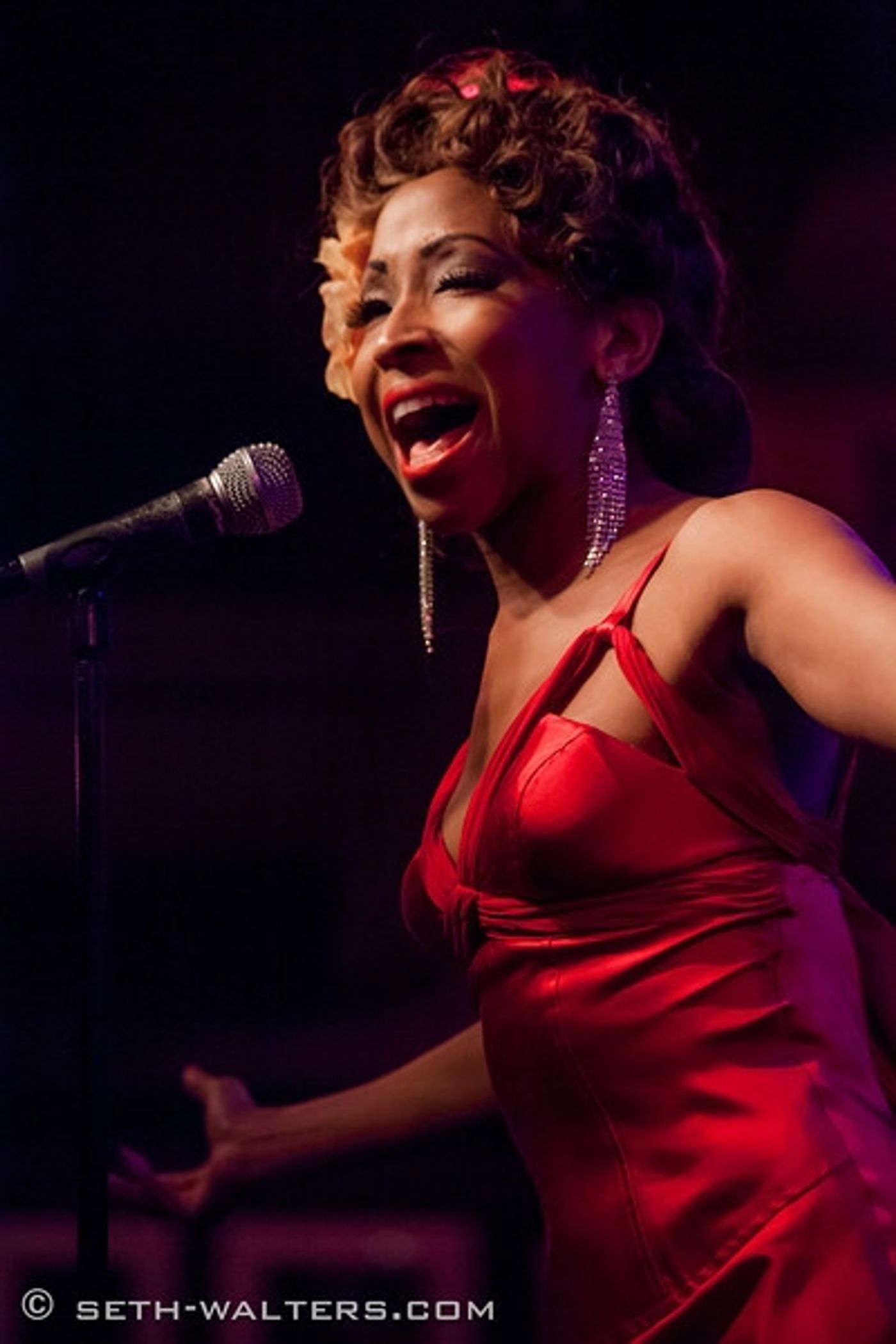 Photo Flash: Kelli Barrett, Patti Murin and More Celebrate Adele in THE POP SHOW at Birdland Image