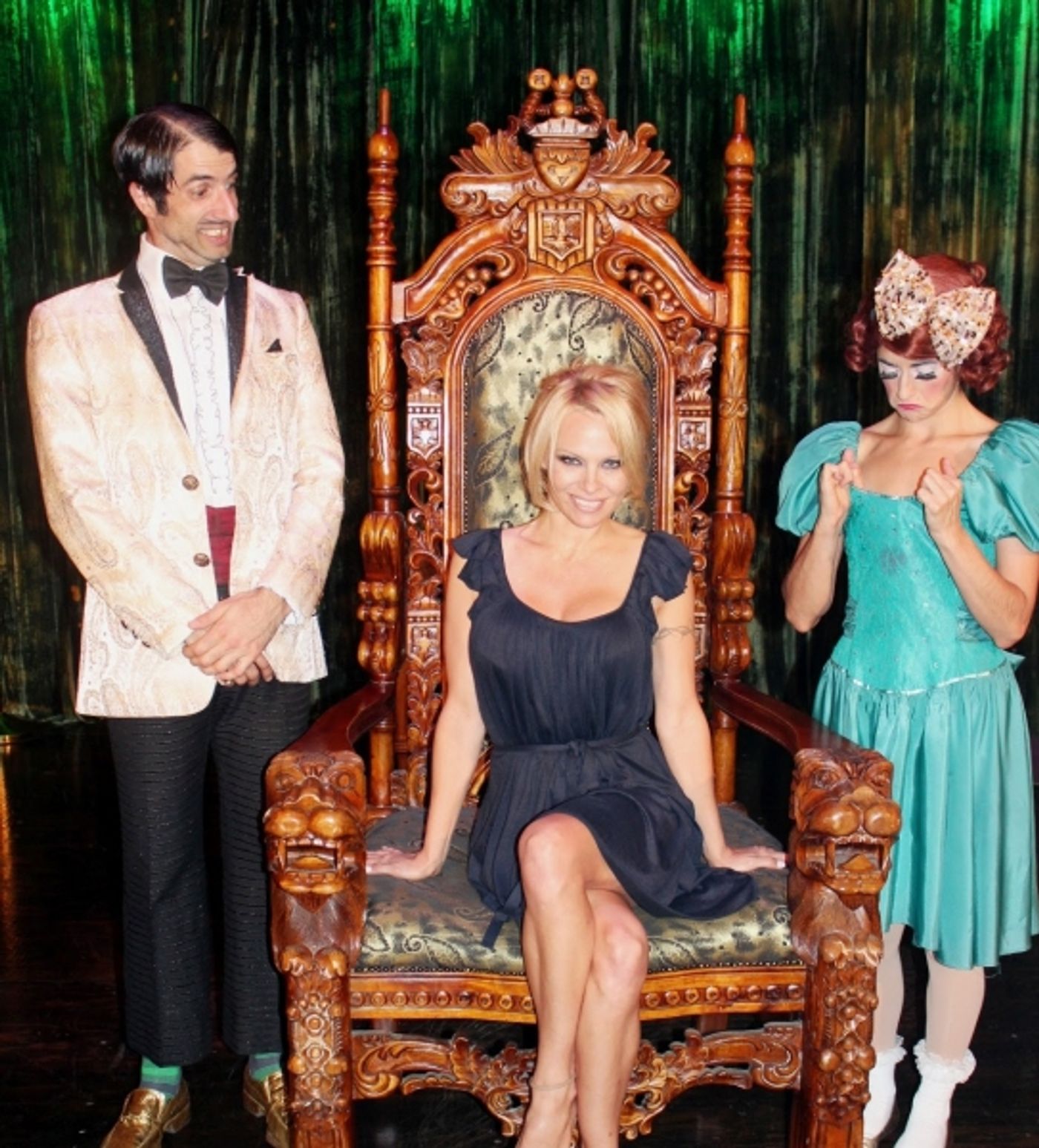 Photo Flash: Pamela Anderson Takes in ABSINTHE at Caesars Palace  Image