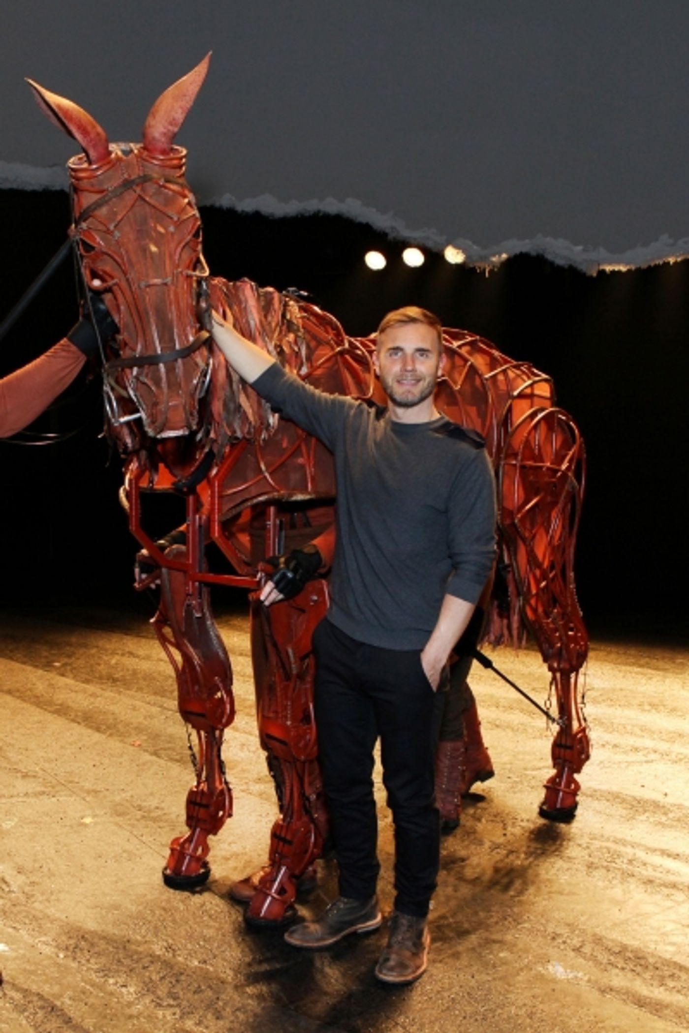 Photo Flash: Gary Barlow Meets WAR HORSE's Joey  Image