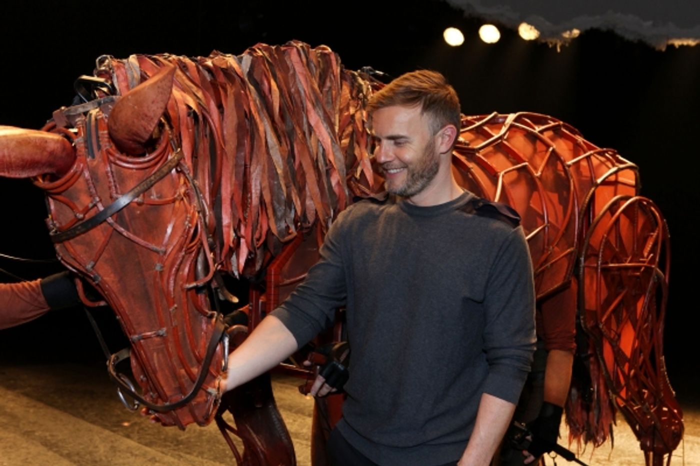 Photo Flash: Gary Barlow Meets WAR HORSE's Joey  Image