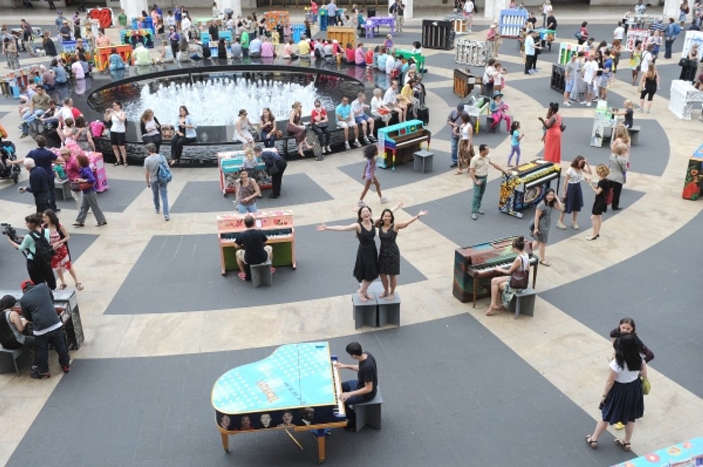 Photo Flash: Cast of ONCE and More at NYC's Sing for Hope Pianos  Image