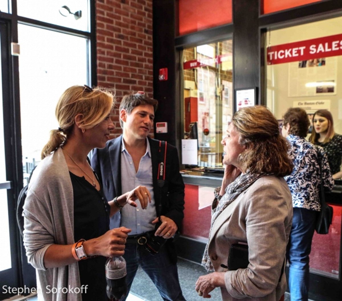 Amanda Green, Dr. Jeff Kaplan, Linda Lavin at 