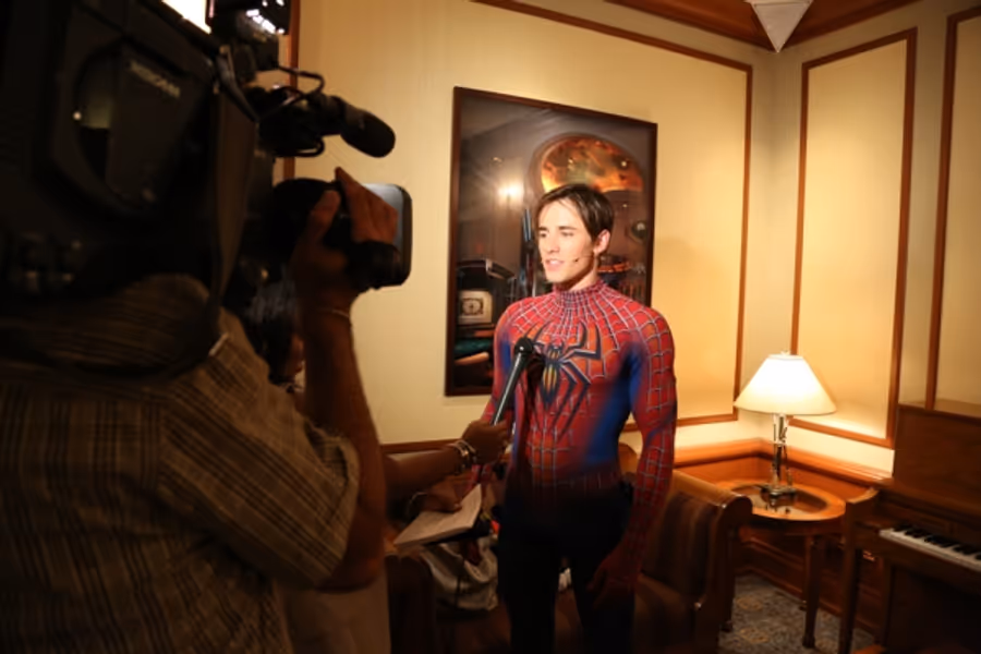 Photo Flash: SPIDER-MAN Celebrates Father's Day With Dads Backstage! Image