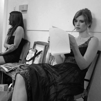 Julie McNiven
 Photo