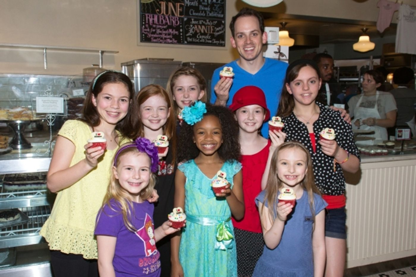 Photo Coverage: ANNIE Cast Tastes Magnolia Bakery's Themed Cupcake  Image