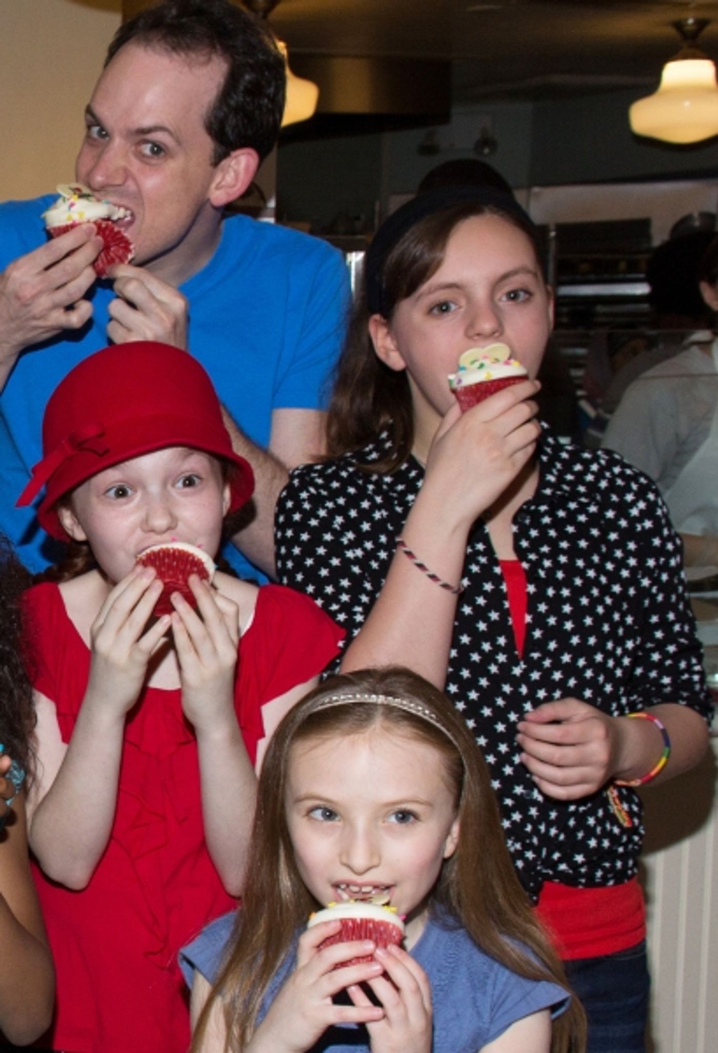 Photo Coverage: ANNIE Cast Tastes Magnolia Bakery's Themed Cupcake  Image