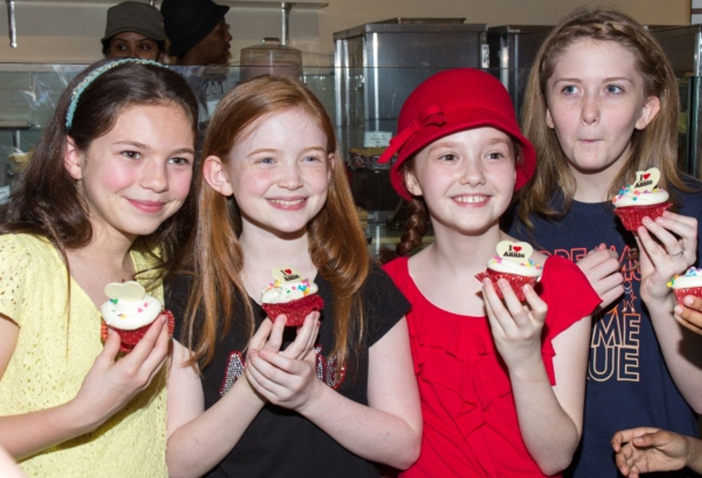 Photo Coverage: ANNIE Cast Tastes Magnolia Bakery's Themed Cupcake  Image