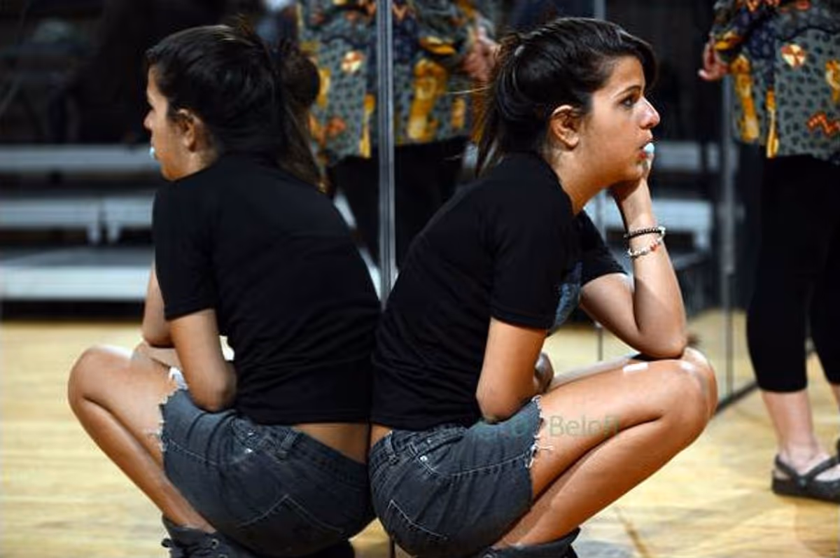 Constantina Pantas as Lauren at First Look at Generic Theater's CIRCLE MIRROR TRANSFORMATION