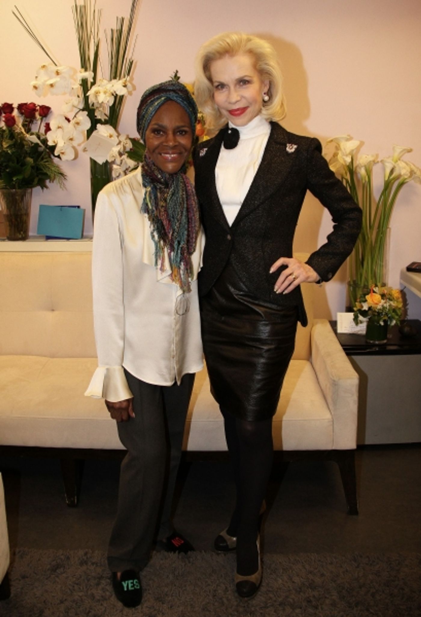 Photo Flash: Lynn Wyatt Visits Tony Winner Cicely Tyson at THE TRIP TO BOUNTIFUL  Image