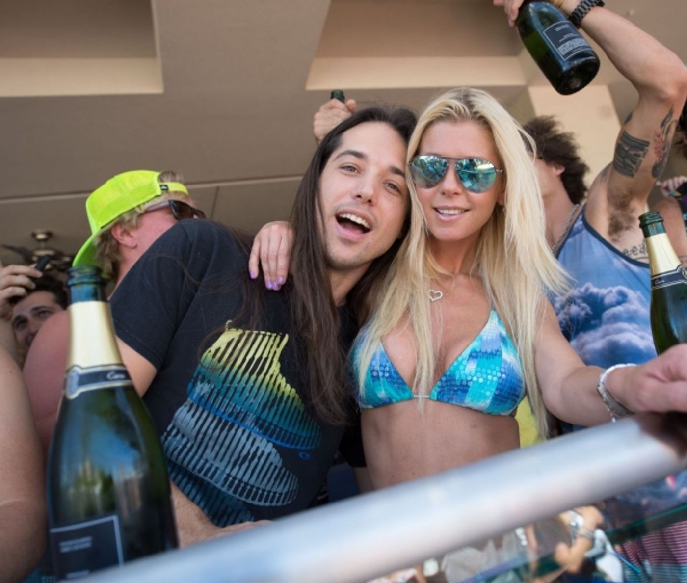 Photo Flash: Tara Reid Parties at WET REPUBLIC in Las Vegas  Image