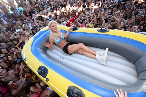 Tara Reid Photo