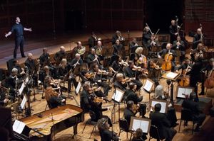 Cheyenne Jackson Photo