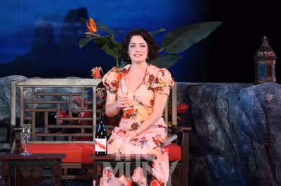 Laura Michelle Kelly Photo