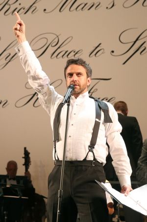 Raul Esparza Photo