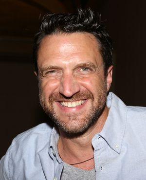 Raul Esparza Photo