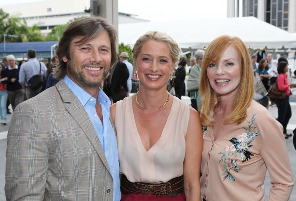 Photo Flash: James Franco, Bobby Cannavale, Kyra Sedgwick and More Attend CTG's A PARALLELOGRAM Opening — photo 19 of 59