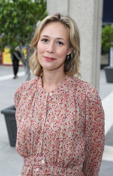 Photo Flash: James Franco, Bobby Cannavale, Kyra Sedgwick and More Attend CTG's A PARALLELOGRAM Opening — photo 10 of 59