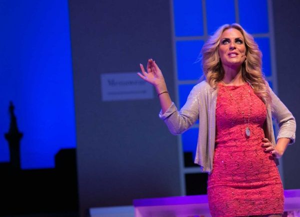 Pippa Fulton as Vicci Photo