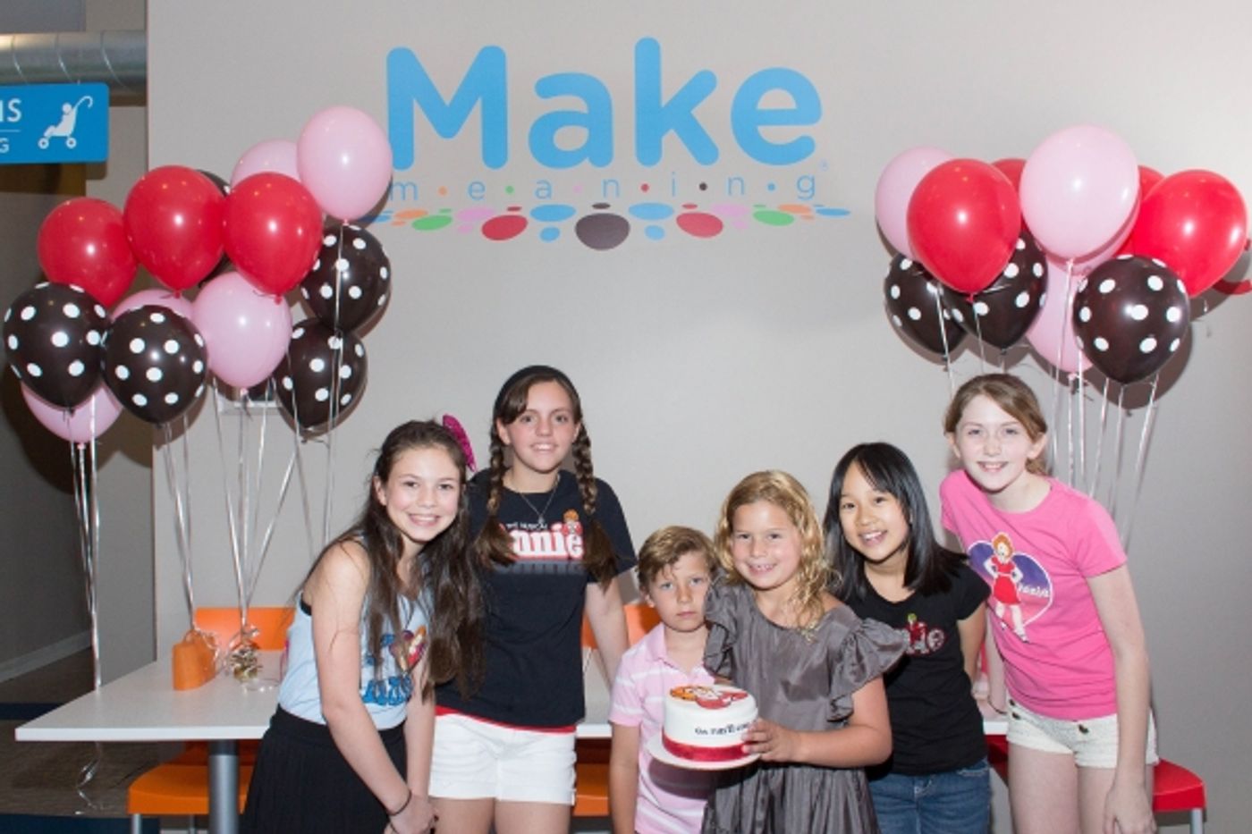 Photo Coverage: ANNIE Orphans Decorate Cakes at Make Meaning  Image