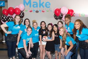 Georgi James, Madi Rae DiPietro, Junah Jang, Jaidyn Young and the staff of Make Meaning @ BroadwayWorld Georgi James, Madi Rae DiPietro, Junah Jang, Jaidyn Young and the staff of Make Meani Photo