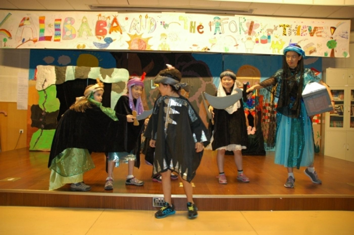 Photo Coverage: Beijing Playhouse Academy of Performing Arts' Performance of Ali Baba and the Forty Thieves  Image