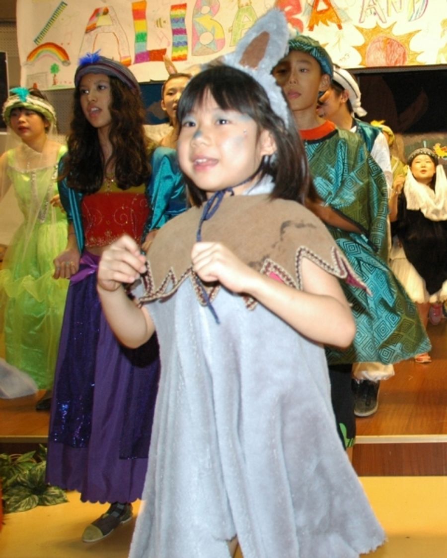 Photo Coverage: Beijing Playhouse Academy of Performing Arts' Performance of Ali Baba and the Forty Thieves Image