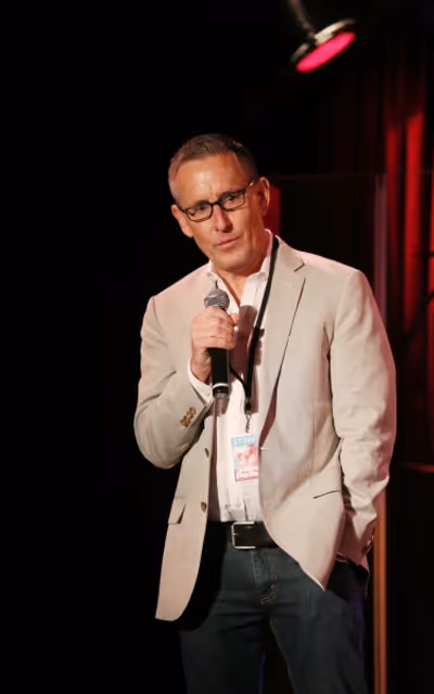 Chris Boneau introduces Mary Bridget Davies Photo