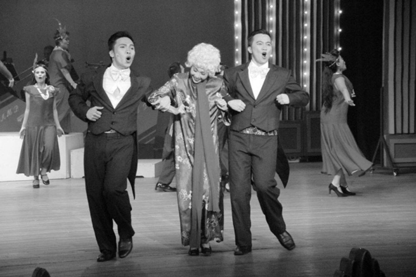 Photos: KATY! Enters Last Weekend; Rave Reviews Pour In Image