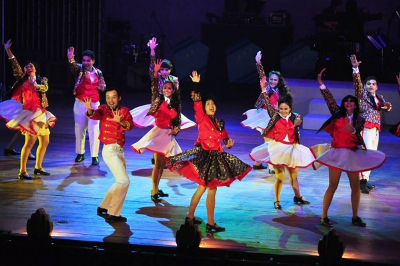 Photos: KATY! Enters Last Weekend; Rave Reviews Pour In Image