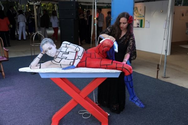 Photos: Alan Cumming, Lady Gaga and More at 2013 Watermill Center Summer Benefit — photo 26 of 30