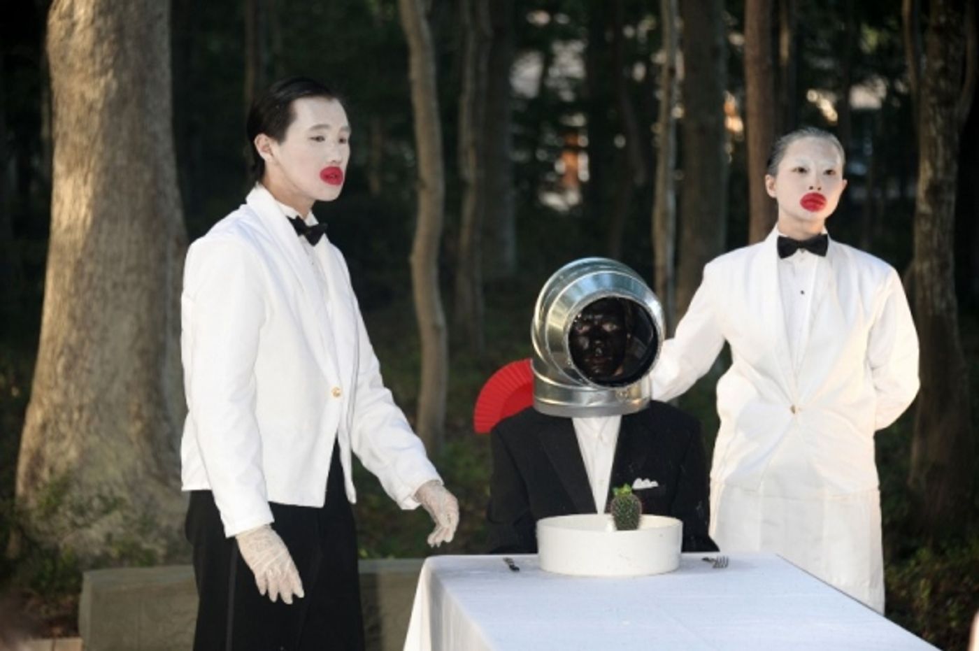 Photo Flash: Alan Cumming, Lady Gaga and More at 2013 Watermill Center Summer Benefit  Image