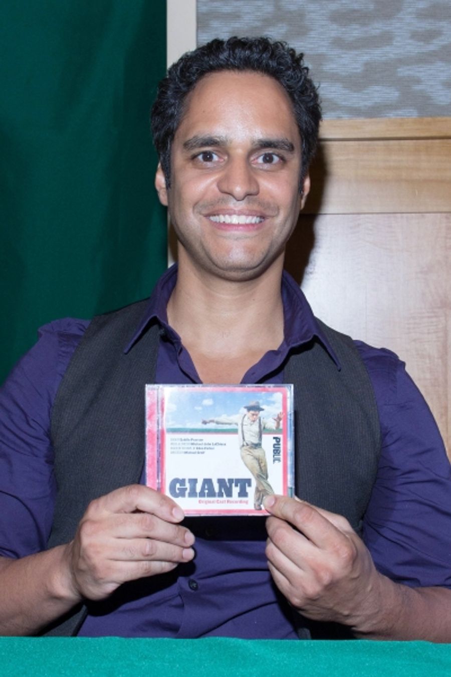 Photo Coverage: Kate Baldwin, Brian D'Arcy James & PJ Griffith Sing GIANT at Barnes & Noble! Image