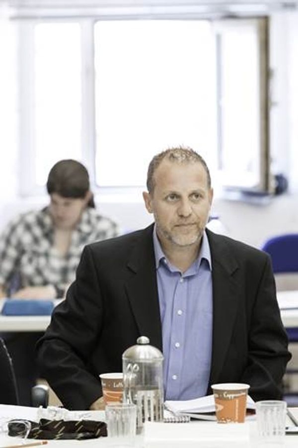 Nigel Lindsay Photo