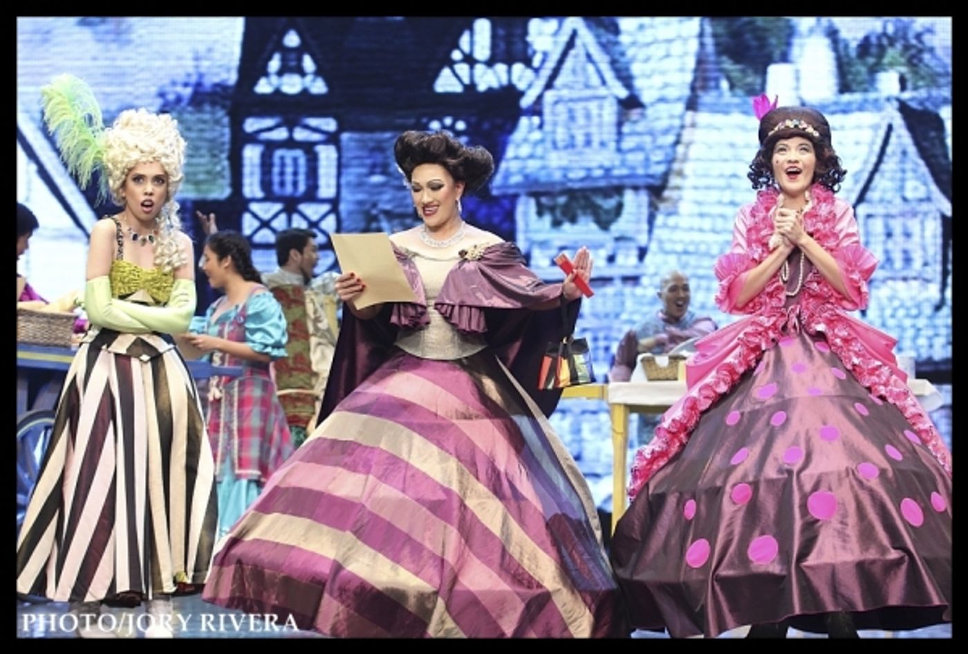 Photo Flash: CINDERELLA Meets the Press; Show Opens 10/9  Image