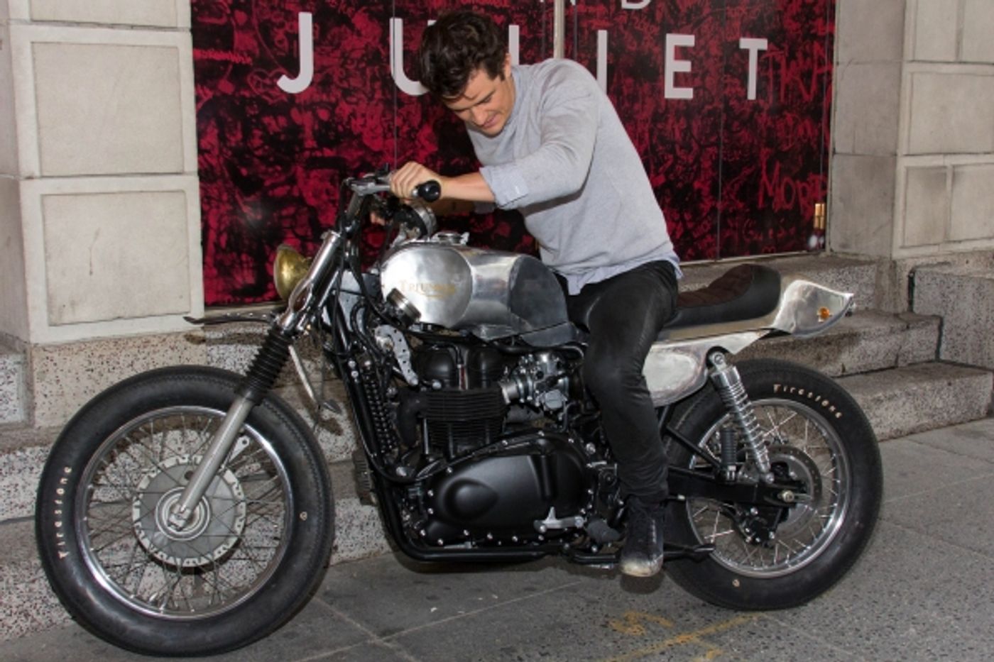 Photo Coverage: ROMEO AND JULIET's Orlando Bloom & Condola Rashad Sign Juliet's Wall at Richard Rodgers Theatre! Image