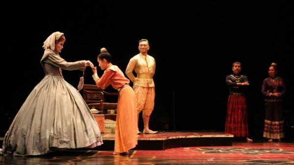 Christiane Noll (Anna), Grace Matayoshi (Royal Princess), Paul Nakauchi (The King of  Photo
