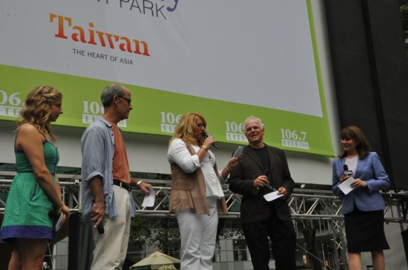 Photo Coverage: WICKED, ANNIE & More Visit BROADWAY IN BRYANT PARK! Image