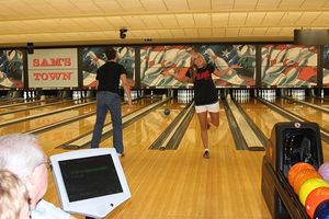 EVIL DEAD stars Ben Stobber (left) and Lynnae Meyers bowling during the tournament @ BroadwayWorld EVIL DEAD stars Ben Stobber (left) and Lynnae Meyers bowling during the tournament Photo