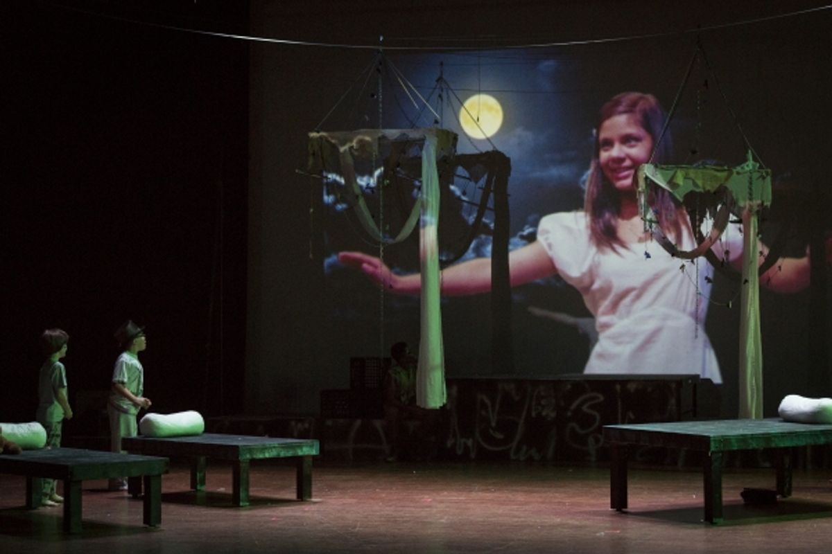 Sarah Deleonibus as Wendy at 