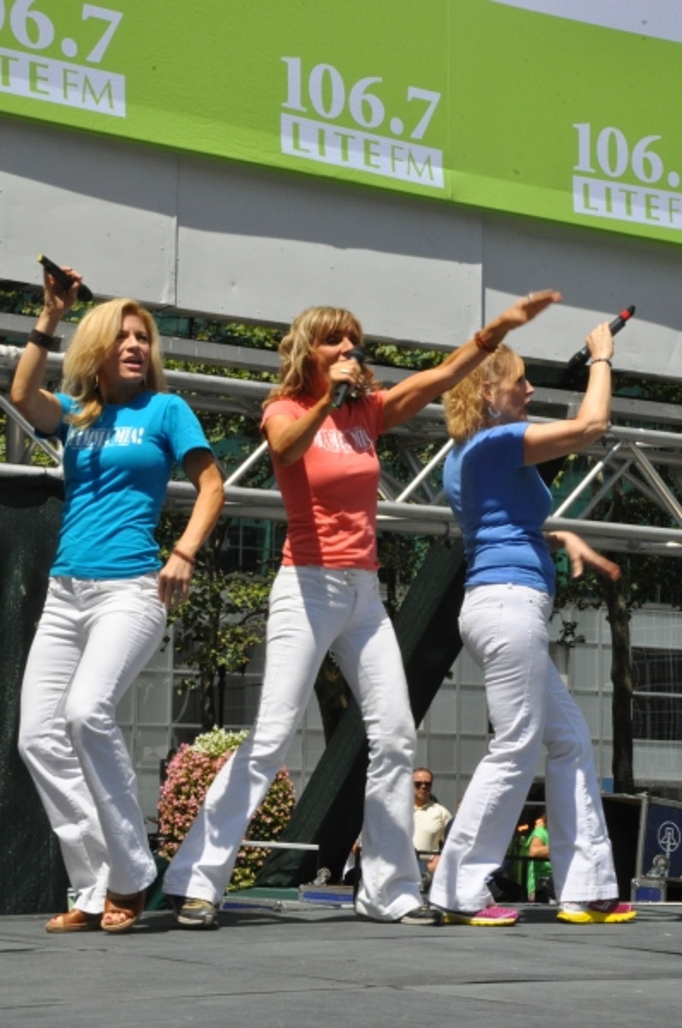 Photo Coverage: ONCE, MOTOWN, MAMMA MIA! & More Visit BROADWAY IN BRYANT PARK! Image