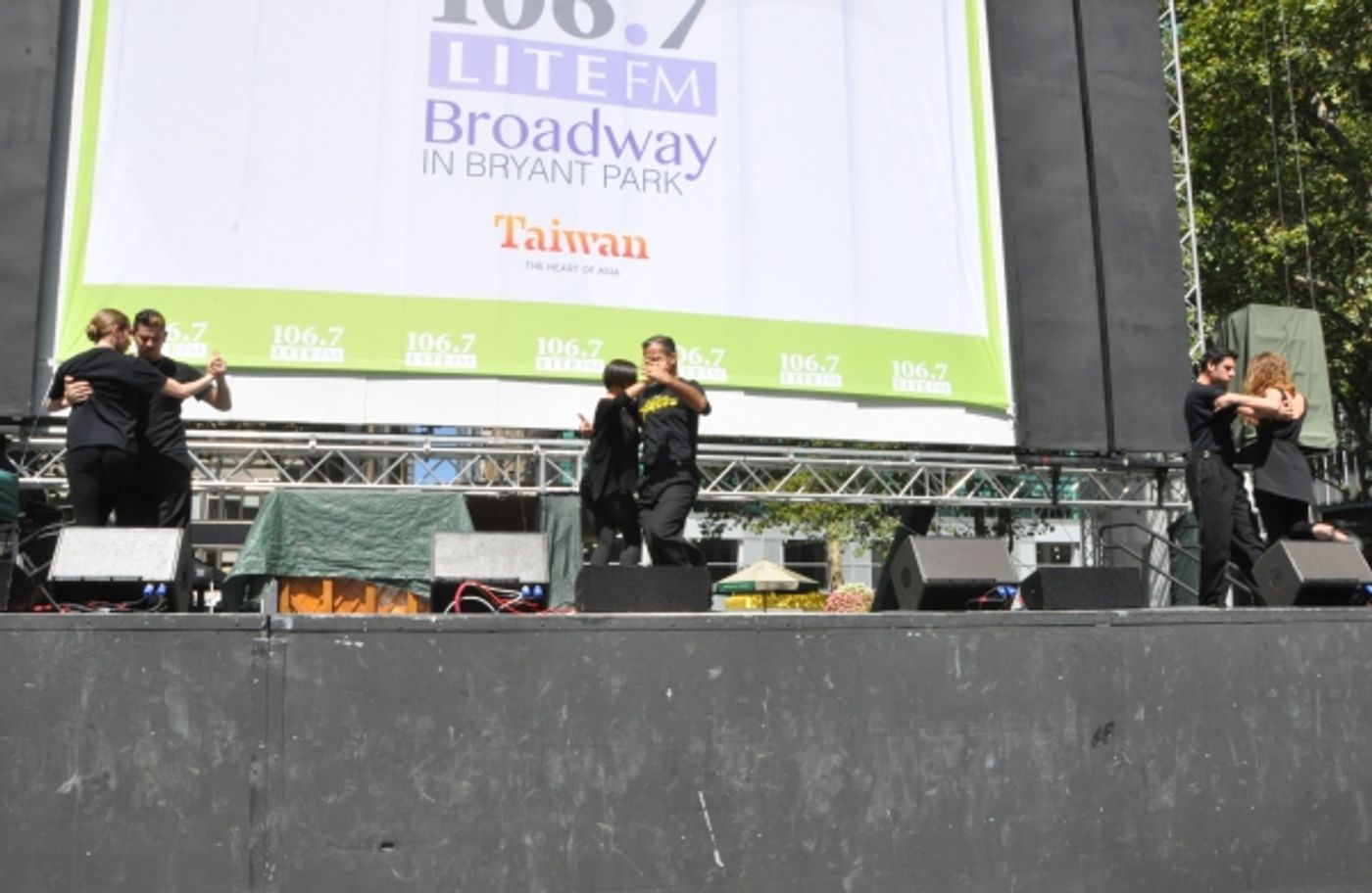 Photo Coverage: ONCE, MOTOWN, MAMMA MIA! & More Visit BROADWAY IN BRYANT PARK! Image