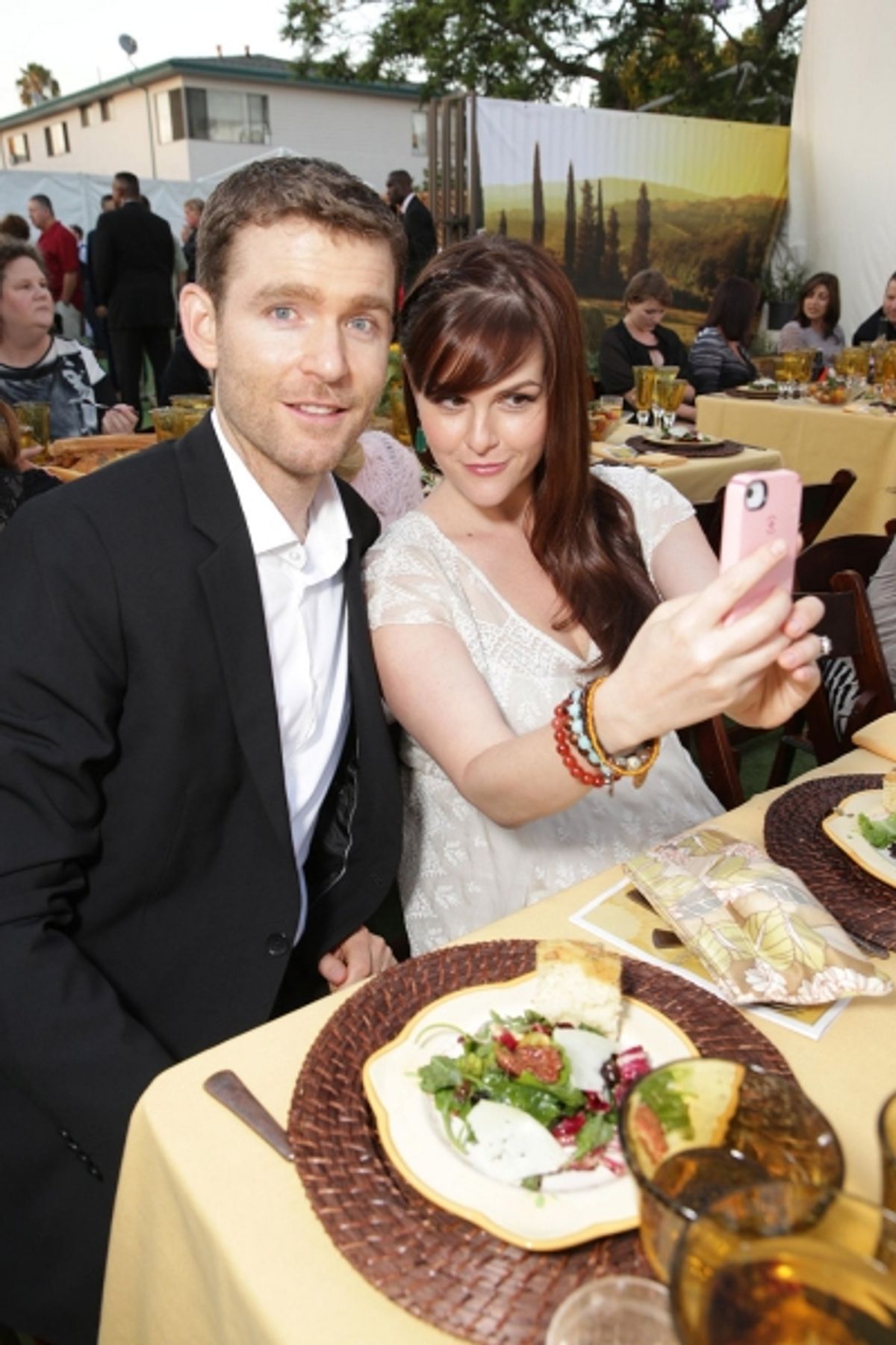 Actress Sara Rue, with husband Kevin Price, caught talking a selfie at 